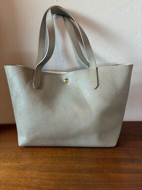 Classic Pebbled Tote Bag in Light Gray